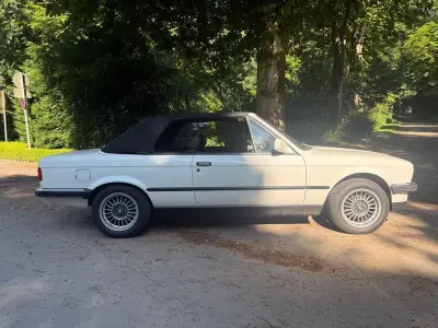 Gebraucht BMW 325 170 PS (125 kW) 1989 Weiß Cabrio