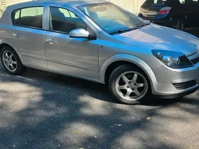 Gebraucht Opel Astra 105 PS (77 kW) 2005 Silber Limousine