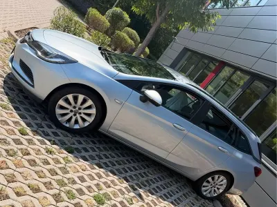 Gebraucht Opel Astra 136 PS (100 kW) 2018 Blau Kombi