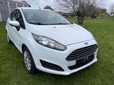 Gebraucht Ford Fiesta Trend 60 PS (44 kW) 2014 Weiß Kleinwagen