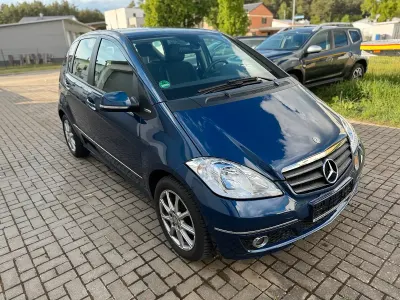 Gebraucht Mercedes A160 Edition 95 PS (69 kW) 2010 Blau Kleinwagen