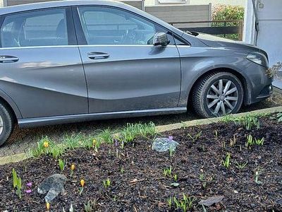 Gebraucht Mercedes B180 122 PS (89 kW) 2013 Grau Van / Kleinbus