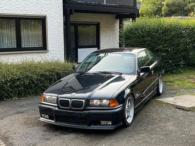 BMW 323