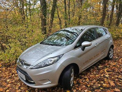 Gebraucht Ford Fiesta 60 PS (44 kW) 2011 Silber Kleinwagen