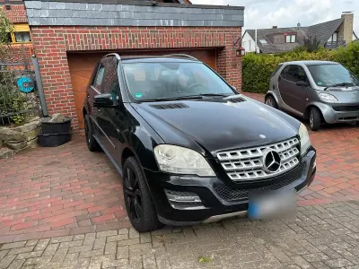 Gebraucht Mercedes ML300 204 PS (150 kW) 2010 Schwarz SUV