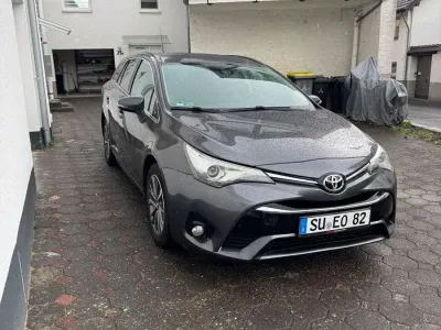 Gebraucht Toyota Avensis 147 PS (108 kW) 2016 Grau Kombi