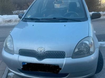 Silber Gebraucht 2002 Toyota Yaris Kleinwagen | 900 € (Superpreis)