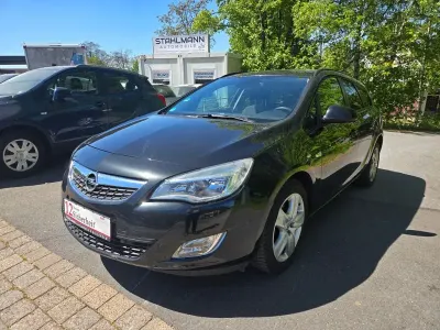 Usado Opel Astra Design Edition 125 HP (91 kW) 2012 Preto Carrinha