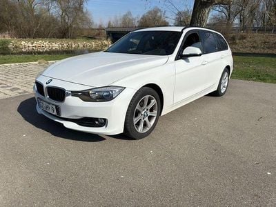 Gebraucht BMW 320 Shadowline 184 PS (135 kW) 2012 Weiß Kombi