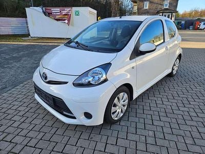 Gebraucht Toyota Aygo Cool 68 PS (50 kW) 2013 Cool white Kleinwagen