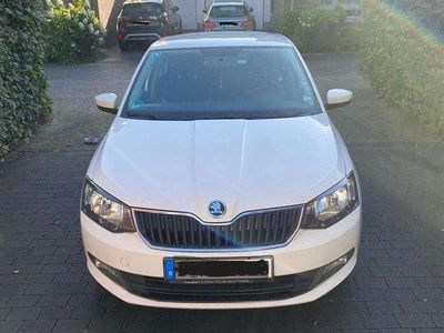 Weiß Gebraucht 2015 Skoda Fabia Ambition Kombi | 8.200 € (Fairer Preis)