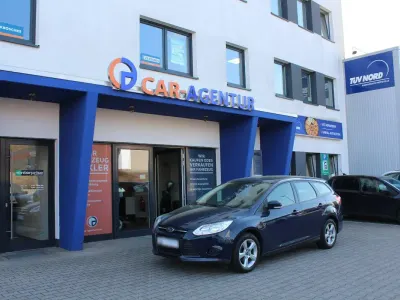 Gebraucht Ford Focus 101 PS (74 kW) 2013 Blau Kombi