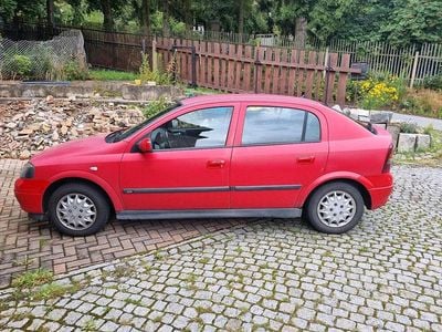 Rot Gebraucht 2002 Opel Astra Limousine | 900 € (Guter Preis)