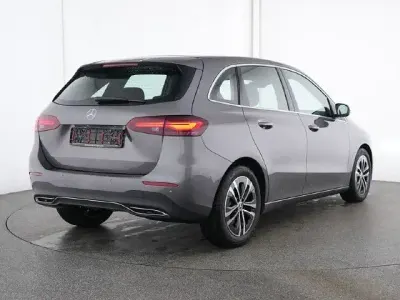 Używany Mercedes B200 Progressive 163 KM (119 kW) 2025 Szary Minivan