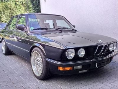Używany BMW 520 Performance 129 KM (94 kW) 1987 Czarny Sedan/Limuzyna