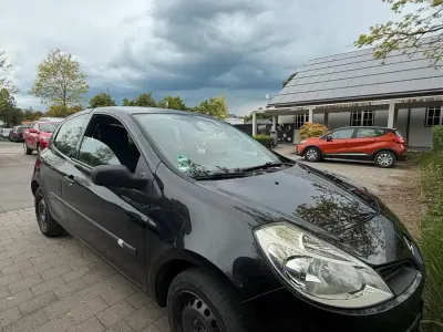 Używany Renault Clio II Authentique 75 KM (55 kW) 2007 Czarny Hatchback
