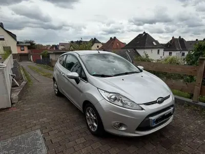 Gebraucht Ford Fiesta Titanium 82 PS (60 kW) 2012 Silber Kleinwagen