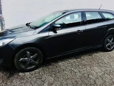 Gebraucht Ford Focus 101 PS (74 kW) 2018 Grau Kombi