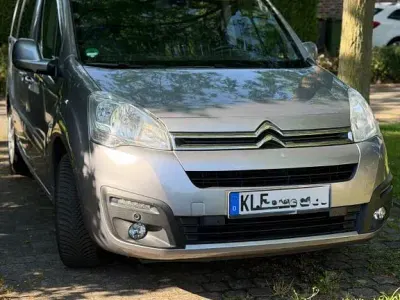 Gebraucht Citroën Berlingo SELECTION 99 PS (72 kW) 2017 Silber Van / Kleinbus
