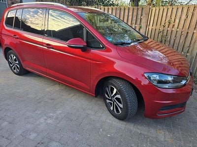 Gebraucht VW Touran Active 150 PS (110 kW) 2021 Rot Van / Kleinbus