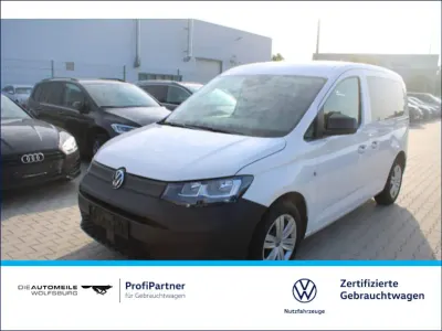 Gebraucht VW Caddy Basis 122 PS (89 kW) 2022 Candyweiß Van / Kleinbus