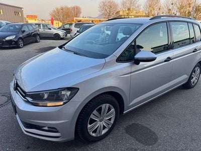 Second-hand VW Touran Trendline 110 CP (80 kW) 2016 Argintiu Monovolum
