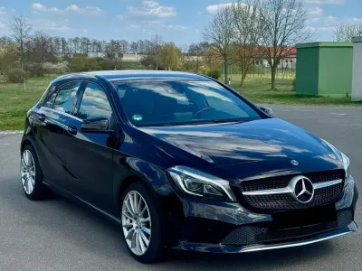 Gebraucht Mercedes A180 122 PS (89 kW) 2018 Schwarz Kleinwagen