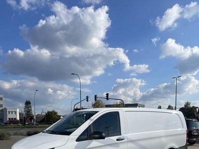 Weiß Gebraucht 2023 Mercedes Vito Van | 25.649 € (Guter Preis)