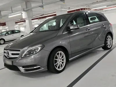 Gebraucht Mercedes B180 109 PS (80 kW) 2013 Grau Kleinwagen