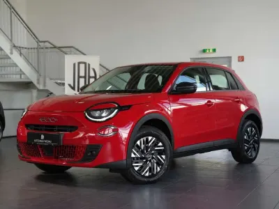 Gebraucht Fiat 600 101 PS (74 kW) 2025 Rot SUV