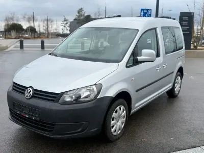 Gebraucht VW Caddy Trendline 102 PS (75 kW) 2011 Silber Van / Kleinbus