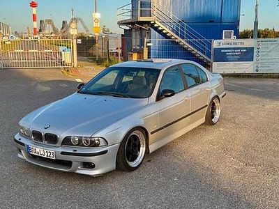BMW 523