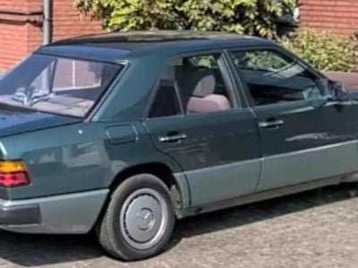 Grün Gebraucht 1990 Mercedes 200 Limousine | 3.005 €