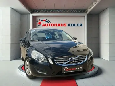 Gebraucht Volvo V60 Kinetic 114 PS (83 kW) 2011 Black solid (stone) / solid Kombi