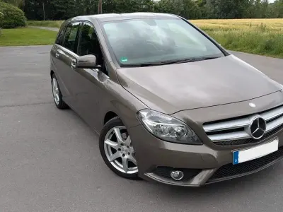 Gebraucht Mercedes B200 Sport 156 PS (114 kW) 2013 Beige Van / Kleinbus