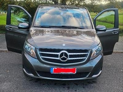 Mercedes V220