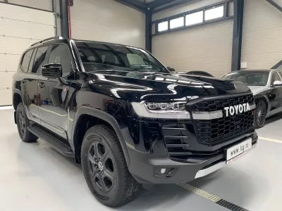 Neu Toyota Land Cruiser Premium 305 PS (224 kW) 2026 Schwarz SUV