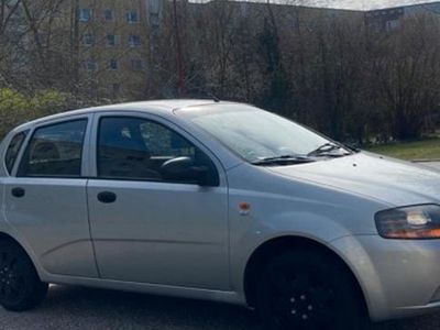 Silber Gebraucht 2004 Chevrolet Kalos Kleinwagen | 1.000 €