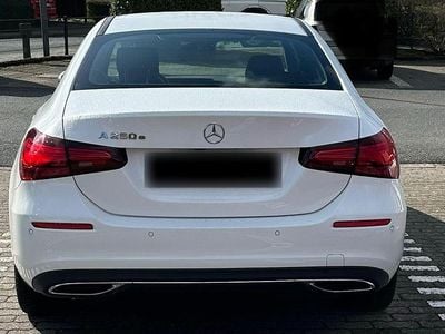 Gebraucht Mercedes A250 163 PS (119 kW) 2023 Weiß Limousine
