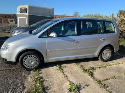 Begagnad VW Touran Basis 105 HK (77 kW) 2004 Grå Minibuss