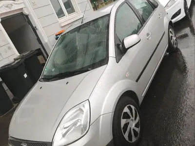 Gebraucht Ford Fiesta 80 PS (58 kW) 2006 Silber Kleinwagen