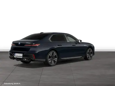 Gebraucht BMW M760e 571 PS (419 kW) 2025 Schwarz Limousine