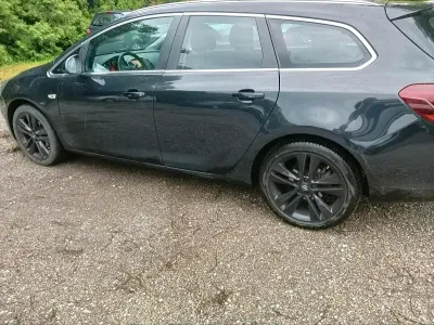 Gebraucht Opel Astra 140 PS (102 kW) 2015 Schwarz Kombi