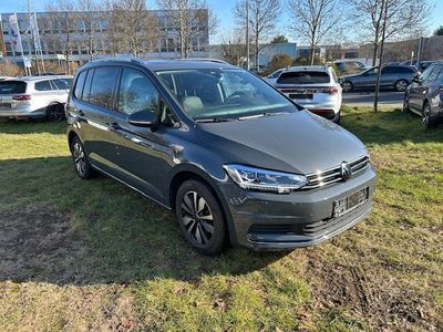 Gebraucht VW Touran Move 150 PS (110 kW) 2024 Grau Van / Kleinbus