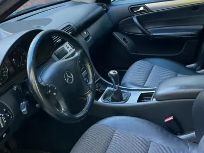 Usata Mercedes C220 Avantgarde 150 CV (110 kW) 2006 Grigio Berlina
