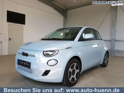 Gebraucht Fiat 500e Passion 69 kW (95 PS) 2021 Himmel blau dreischicht ... Kleinwagen
