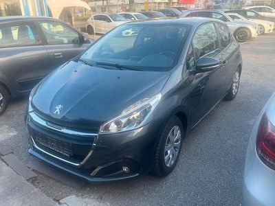 Gebraucht Peugeot 208 Active 68 PS (50 kW) 2017 Grau Kleinwagen