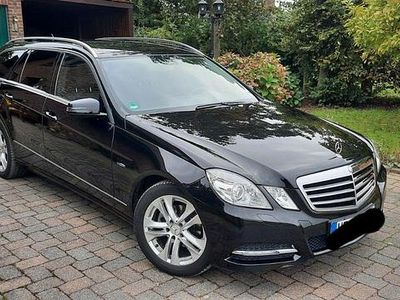Schwarz Gebraucht 2011 Mercedes E200 Avantgarde Kombi | 7.990 € (Fairer Preis)