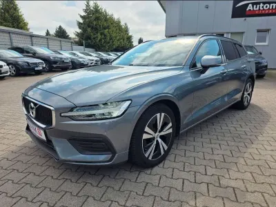 Gebraucht Volvo V60 Momentum 150 PS (110 kW) 2020 Grau Kombi