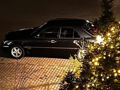 Blau Gebraucht 1999 Mercedes C240 Limousine | 10.000 €